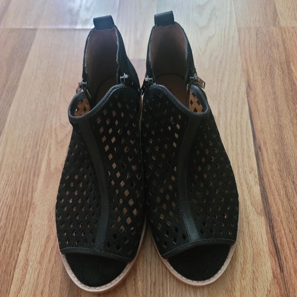 Kelsi Dagger BK flat peeptoe booties